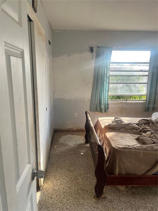 For Sale: $150,000 (3 beds, 1 baths, 910 Square Feet)