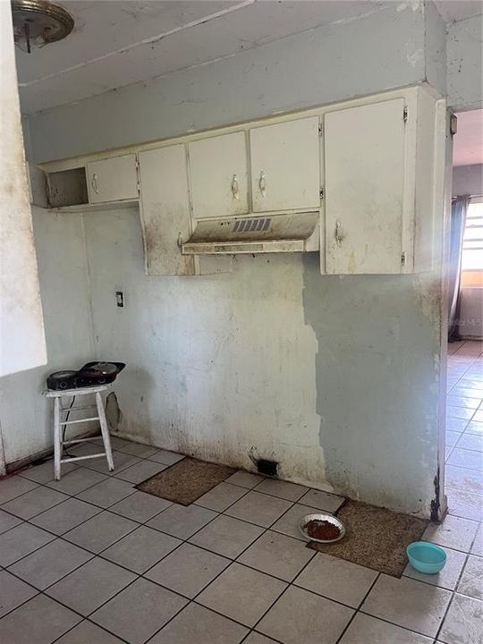 For Sale: $150,000 (3 beds, 1 baths, 910 Square Feet)