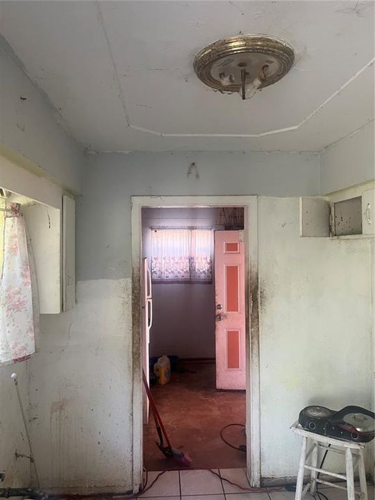 For Sale: $150,000 (3 beds, 1 baths, 910 Square Feet)