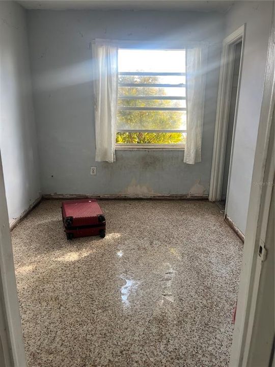 For Sale: $150,000 (3 beds, 1 baths, 910 Square Feet)