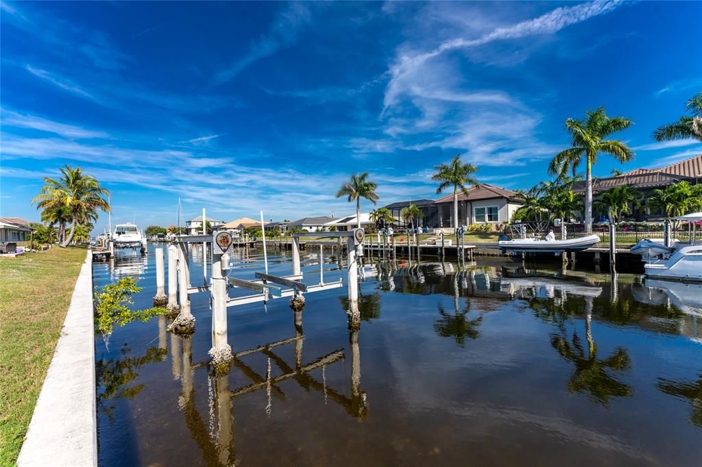 待售: $449,900 (0.22 acres)