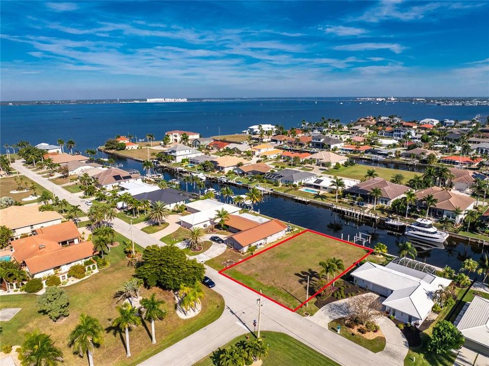 待售: $449,900 (0.22 acres)