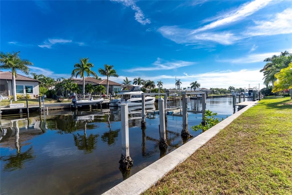 待售: $449,900 (0.22 acres)