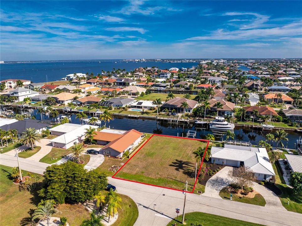 待售: $449,900 (0.22 acres)