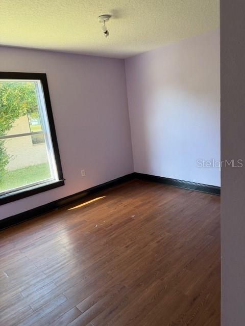 For Rent: $1,700 (3 beds, 2 baths, 1862 Square Feet)