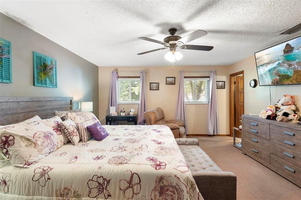 For Sale: $395,000 (3 beds, 2 baths, 2032 Square Feet)