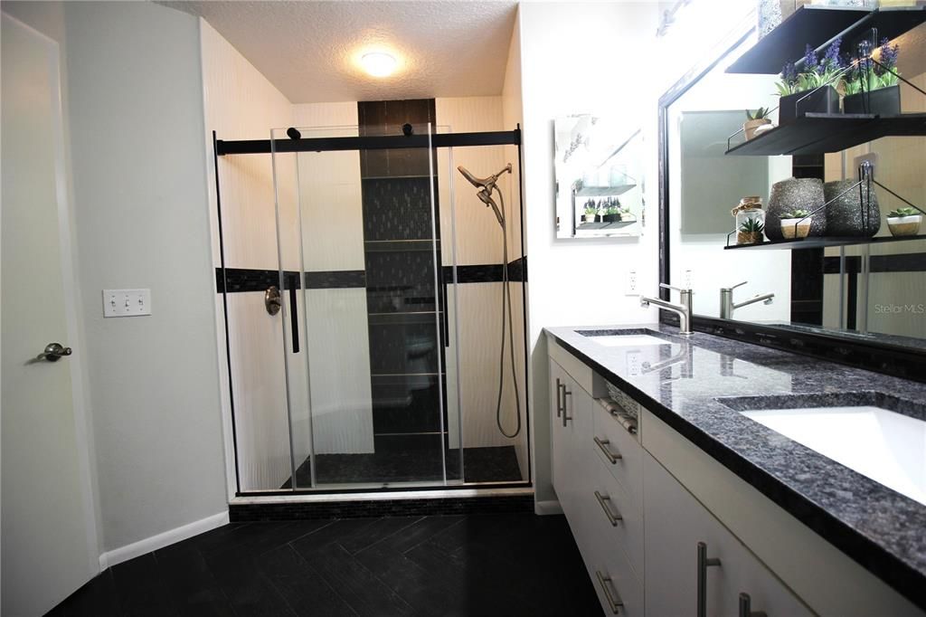 待售: $369,000 (2 贝兹, 2 浴室, 1827 平方英尺)