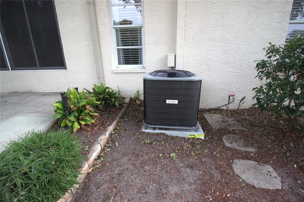 待售: $369,000 (2 贝兹, 2 浴室, 1827 平方英尺)