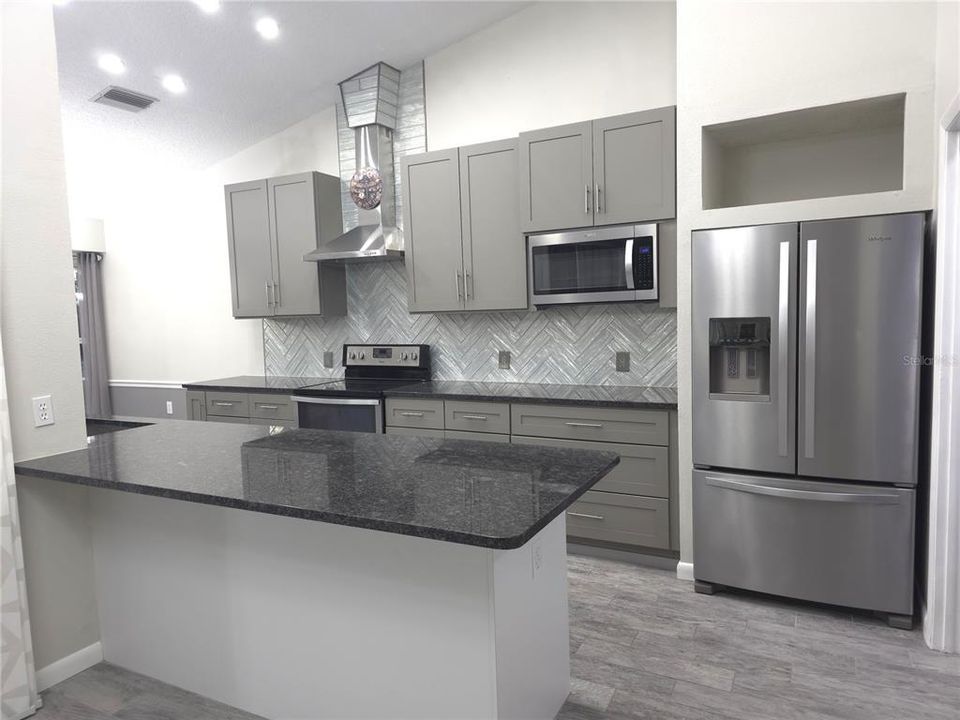 待售: $369,000 (2 贝兹, 2 浴室, 1827 平方英尺)