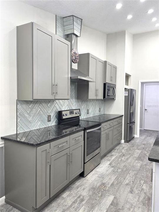 待售: $369,000 (2 贝兹, 2 浴室, 1827 平方英尺)