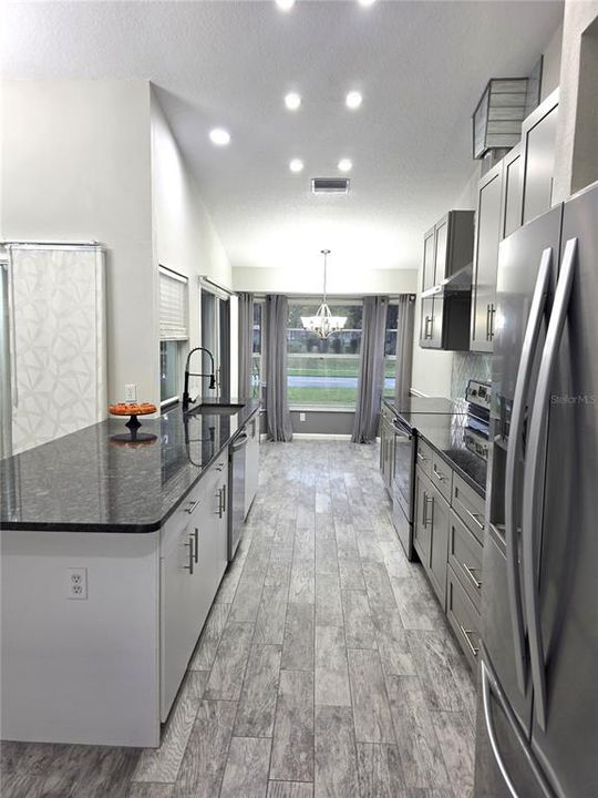 待售: $369,000 (2 贝兹, 2 浴室, 1827 平方英尺)