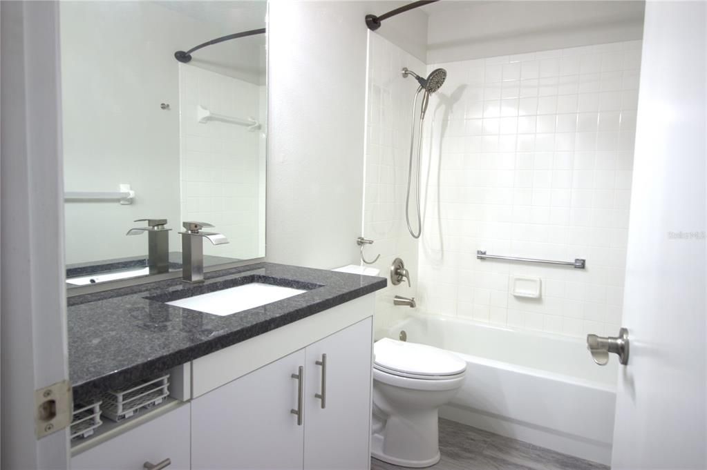 待售: $369,000 (2 贝兹, 2 浴室, 1827 平方英尺)