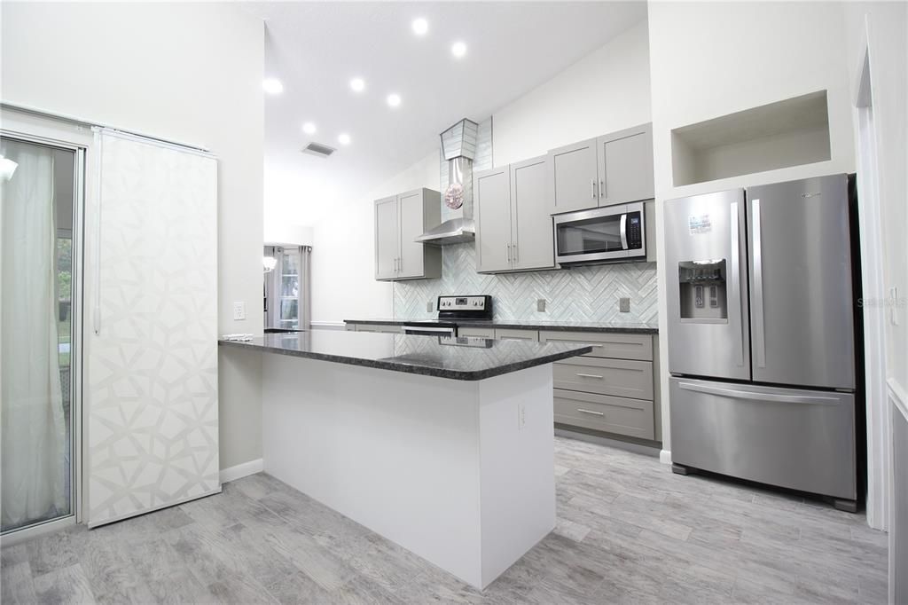 待售: $369,000 (2 贝兹, 2 浴室, 1827 平方英尺)