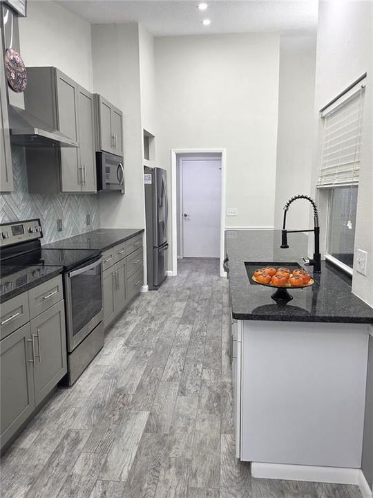 待售: $369,000 (2 贝兹, 2 浴室, 1827 平方英尺)