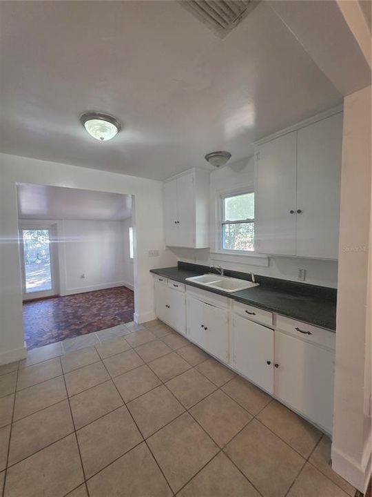 В аренду: $1,450 (3 спален, 1 ванн, 1390 Квадратных фут)