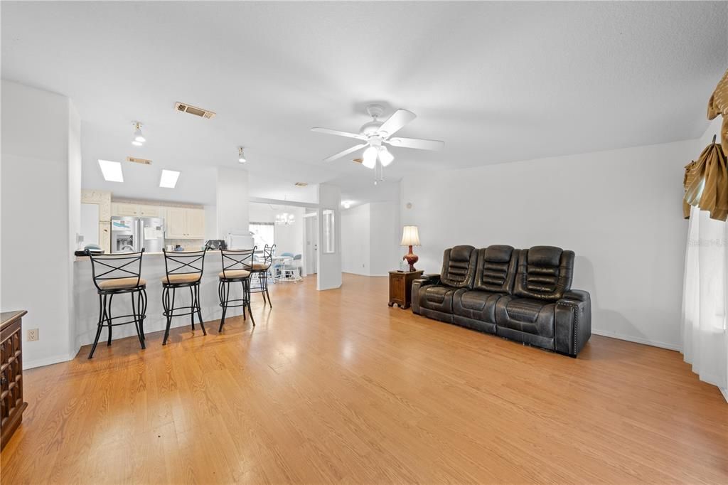 En Venta: $242,000 (3 camas, 2 baños, 1540 Pies cuadrados)