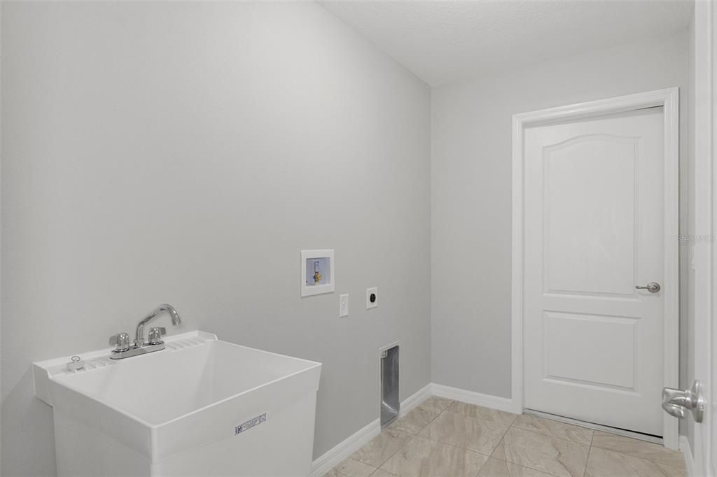 For Sale: $359,900 (3 beds, 2 baths, 1965 Square Feet)