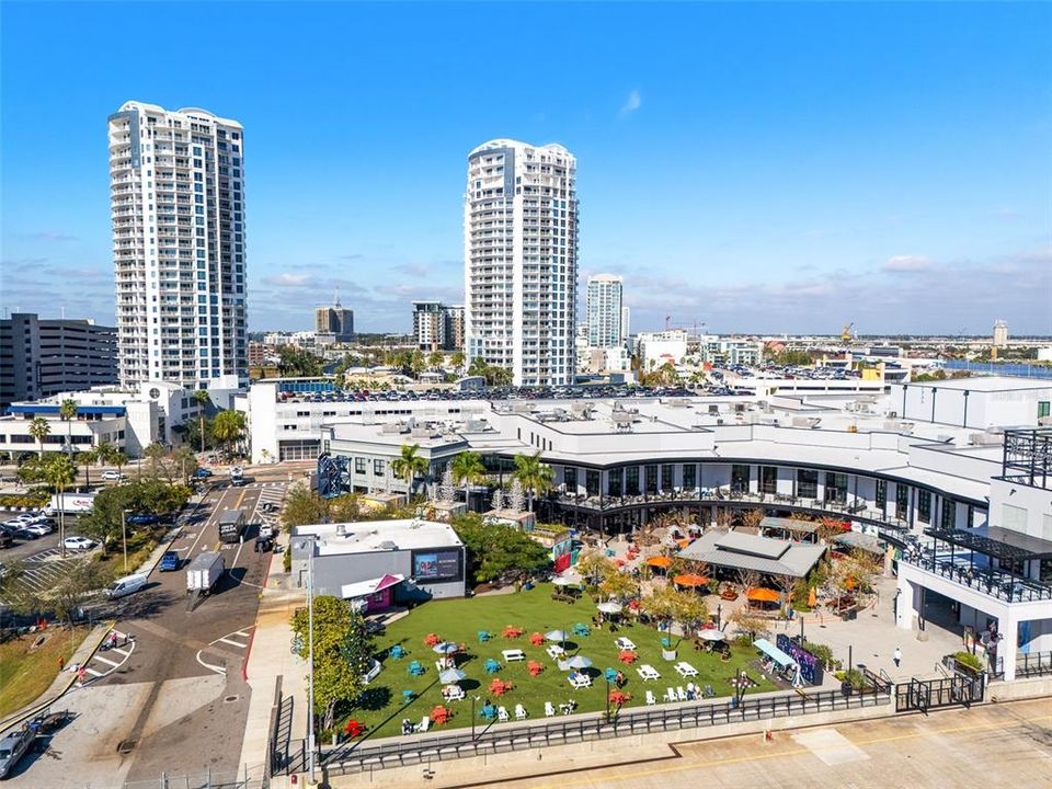 En Venta: $769,900 (2 camas, 2 baños, 1272 Pies cuadrados)