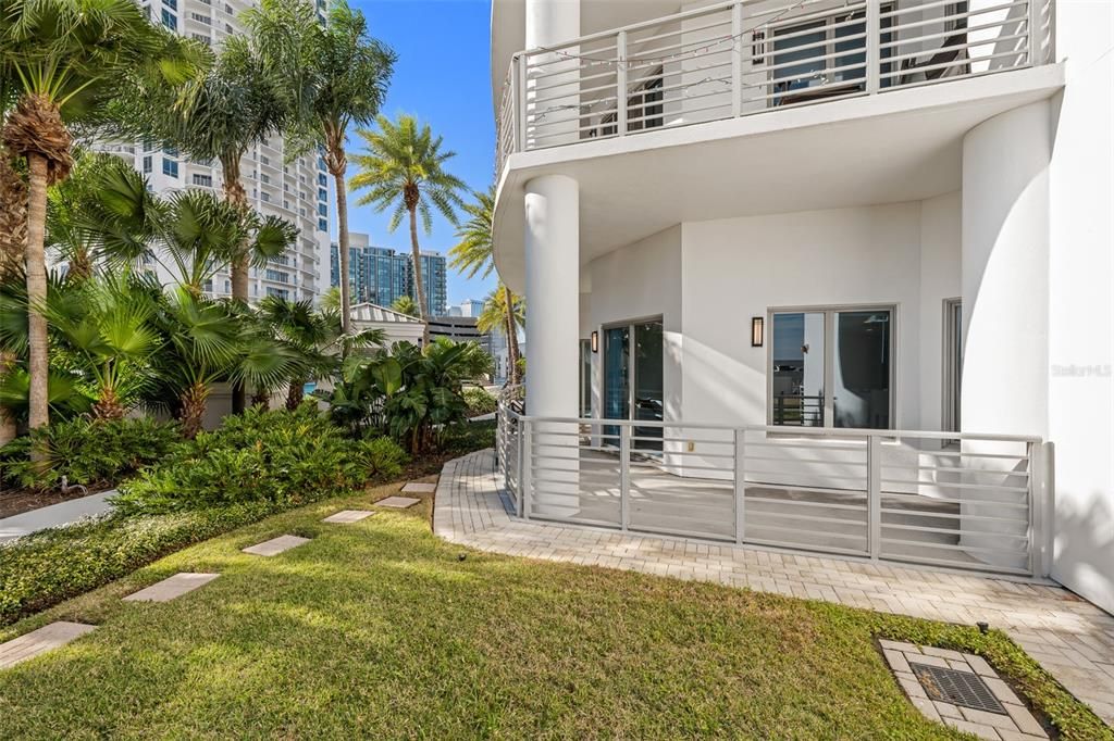 En Venta: $769,900 (2 camas, 2 baños, 1272 Pies cuadrados)