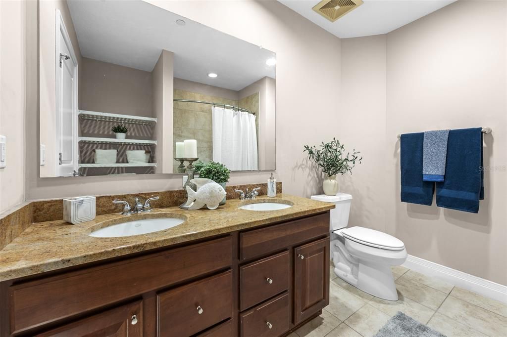 En Venta: $769,900 (2 camas, 2 baños, 1272 Pies cuadrados)