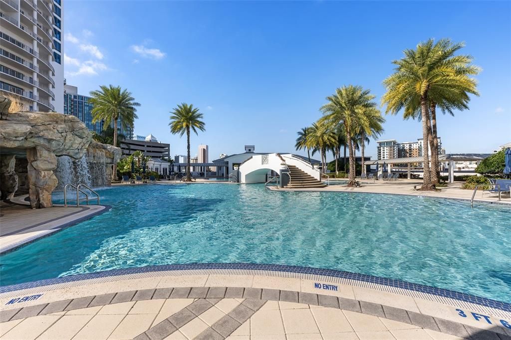 En Venta: $769,900 (2 camas, 2 baños, 1272 Pies cuadrados)