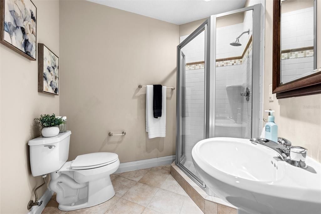 En Venta: $769,900 (2 camas, 2 baños, 1272 Pies cuadrados)