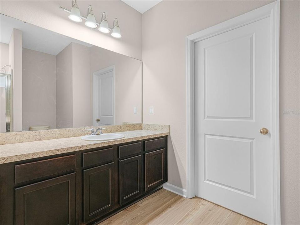 En Venta: $275,000 (4 camas, 2 baños, 1929 Pies cuadrados)