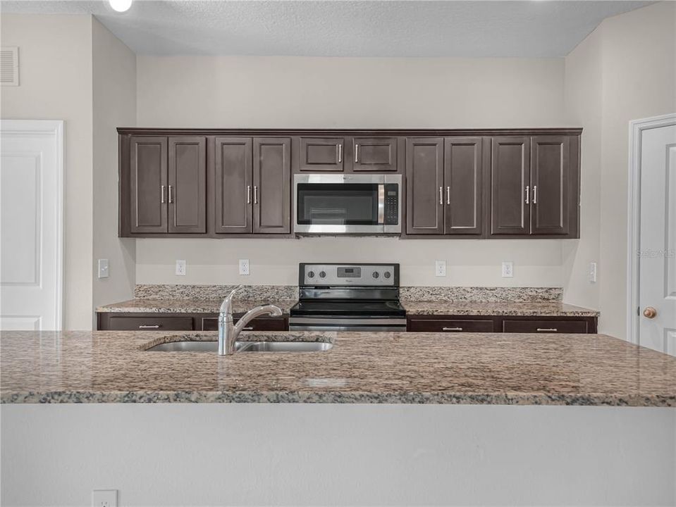 En Venta: $275,000 (4 camas, 2 baños, 1929 Pies cuadrados)