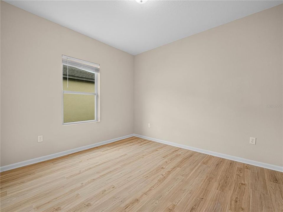 En Venta: $275,000 (4 camas, 2 baños, 1929 Pies cuadrados)