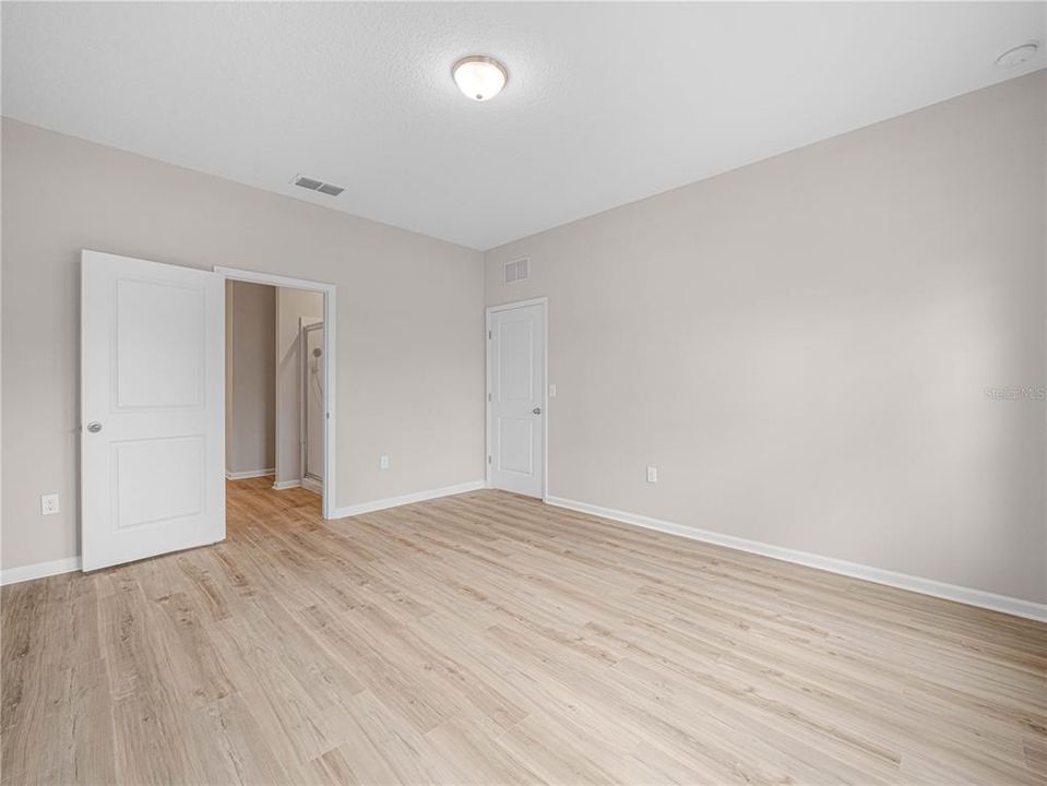 En Venta: $275,000 (4 camas, 2 baños, 1929 Pies cuadrados)