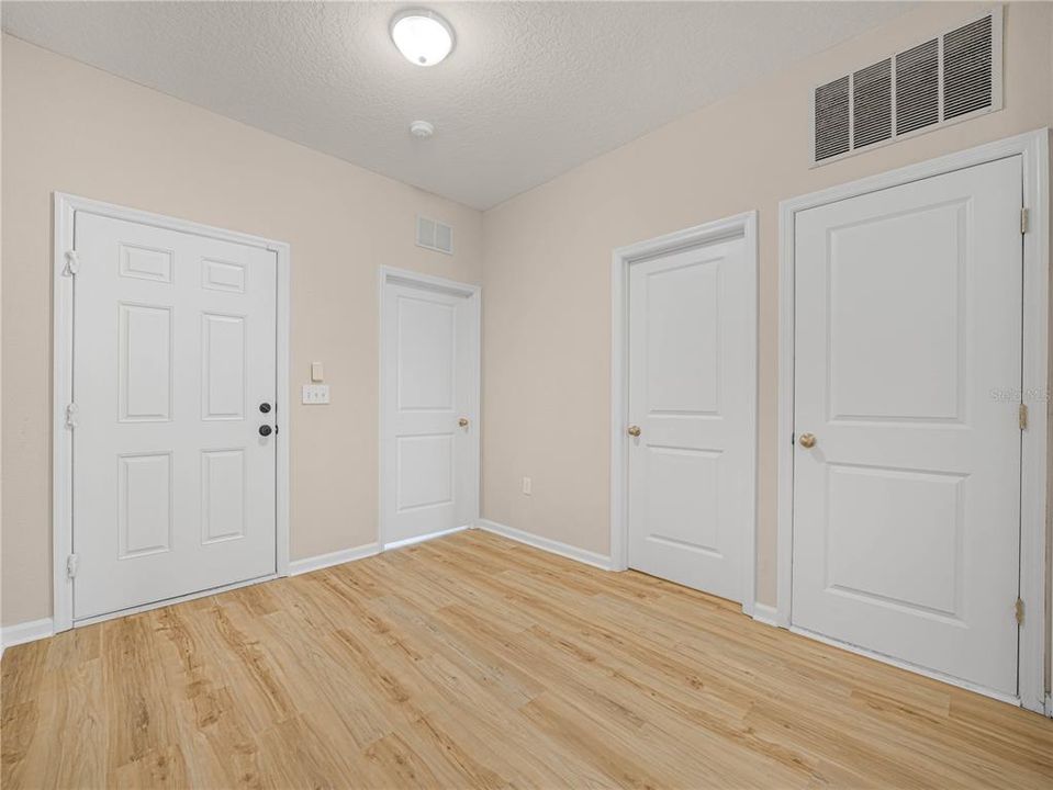 En Venta: $275,000 (4 camas, 2 baños, 1929 Pies cuadrados)