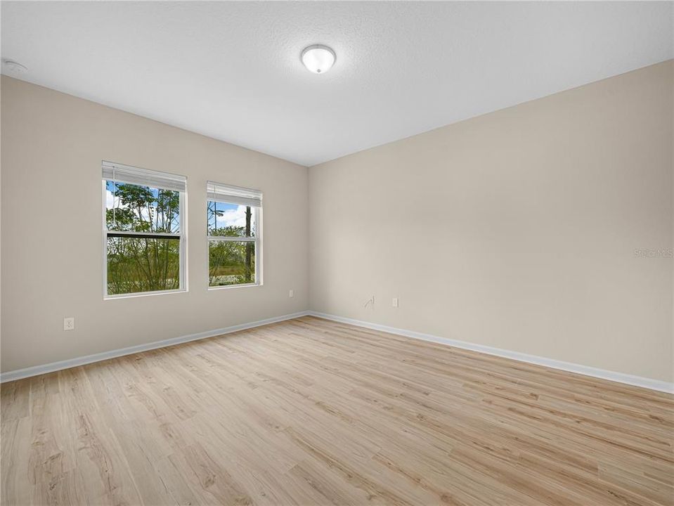 En Venta: $275,000 (4 camas, 2 baños, 1929 Pies cuadrados)