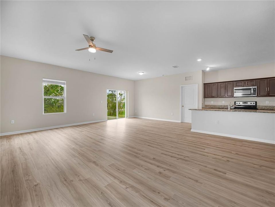 En Venta: $275,000 (4 camas, 2 baños, 1929 Pies cuadrados)