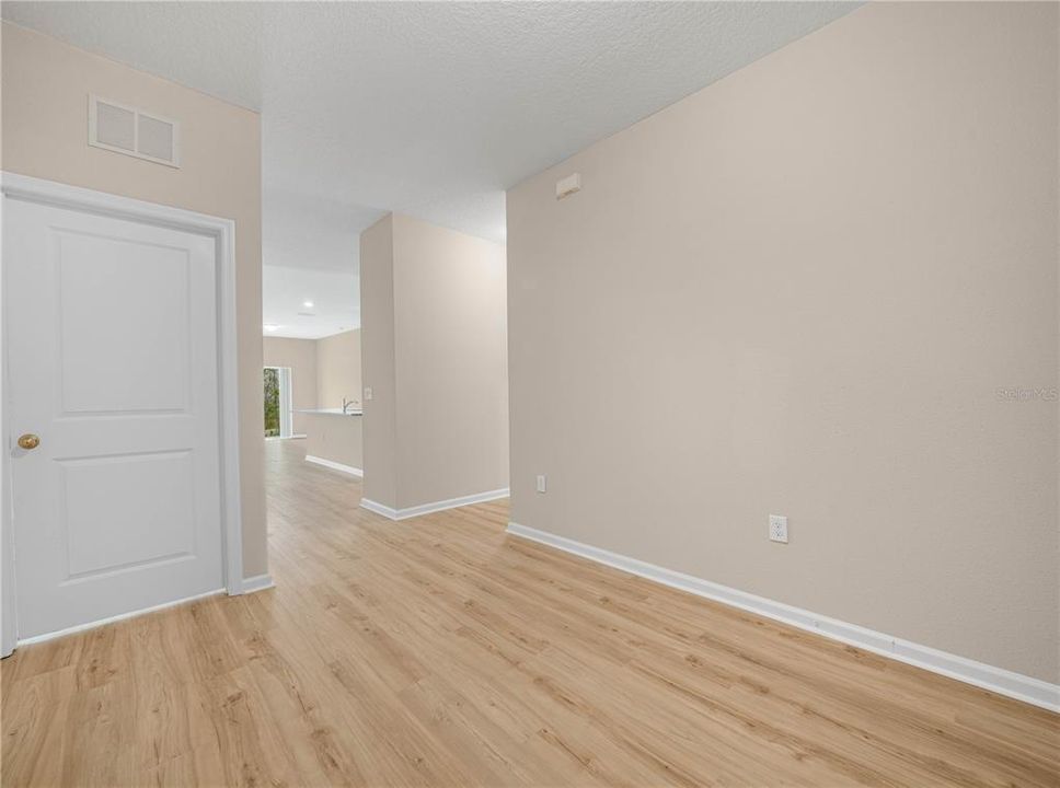 En Venta: $275,000 (4 camas, 2 baños, 1929 Pies cuadrados)