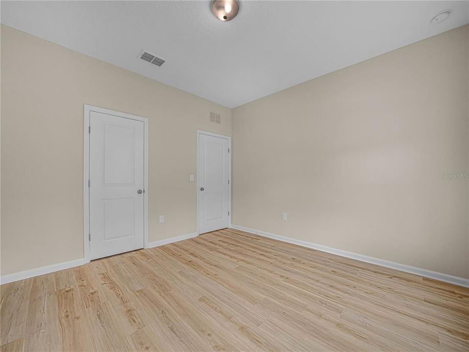 En Venta: $275,000 (4 camas, 2 baños, 1929 Pies cuadrados)