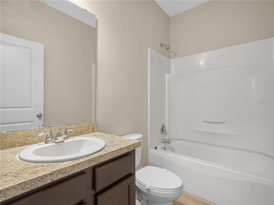 En Venta: $275,000 (4 camas, 2 baños, 1929 Pies cuadrados)