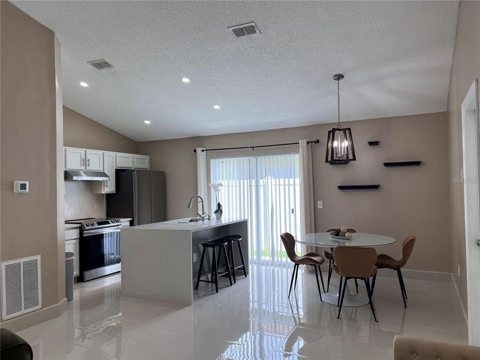 For Rent: $2,500 (3 beds, 2 baths, 1159 Square Feet)