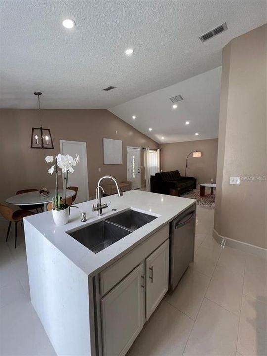 For Rent: $2,500 (3 beds, 2 baths, 1159 Square Feet)