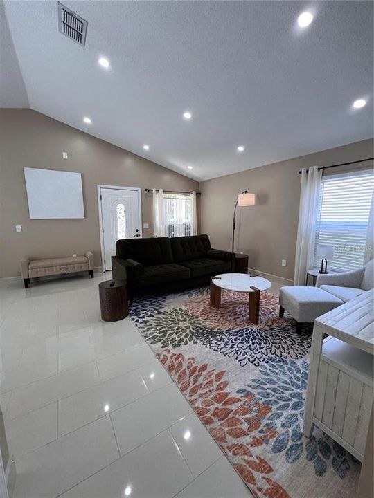 For Rent: $2,500 (3 beds, 2 baths, 1159 Square Feet)