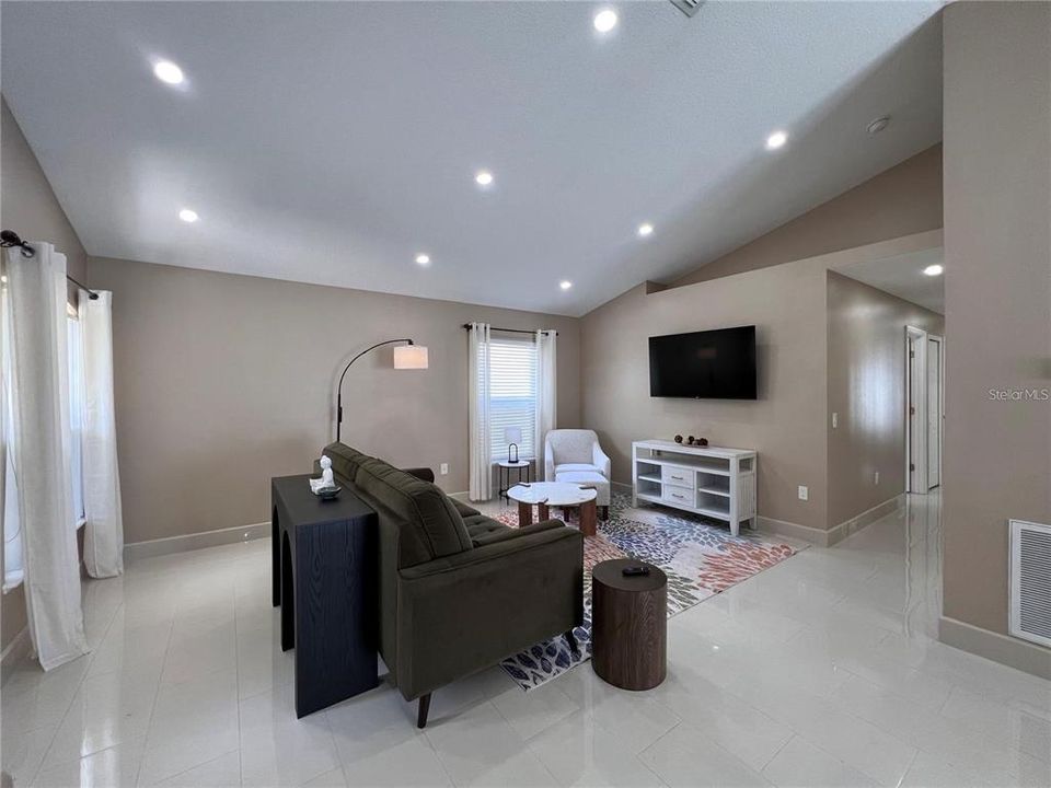 For Rent: $2,500 (3 beds, 2 baths, 1159 Square Feet)