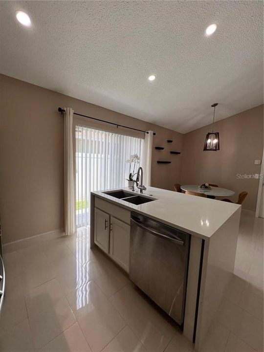 For Rent: $2,500 (3 beds, 2 baths, 1159 Square Feet)