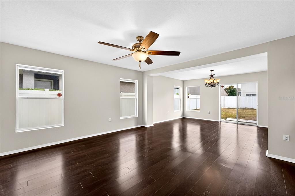 For Sale: $319,000 (3 beds, 2 baths, 1545 Square Feet)