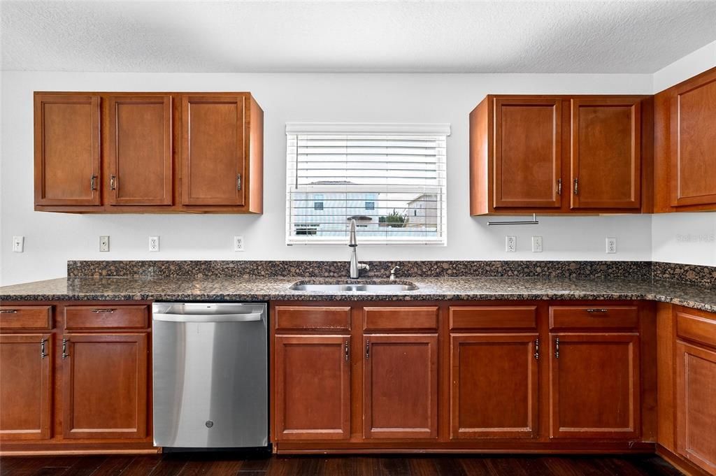 For Sale: $319,000 (3 beds, 2 baths, 1545 Square Feet)