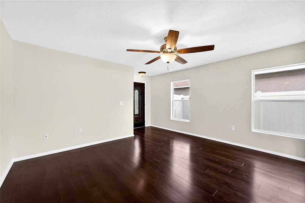 For Sale: $319,000 (3 beds, 2 baths, 1545 Square Feet)