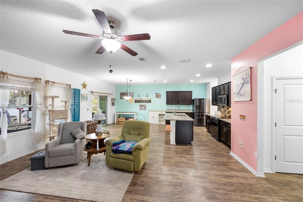 For Sale: $285,000 (4 beds, 2 baths, 1999 Square Feet)