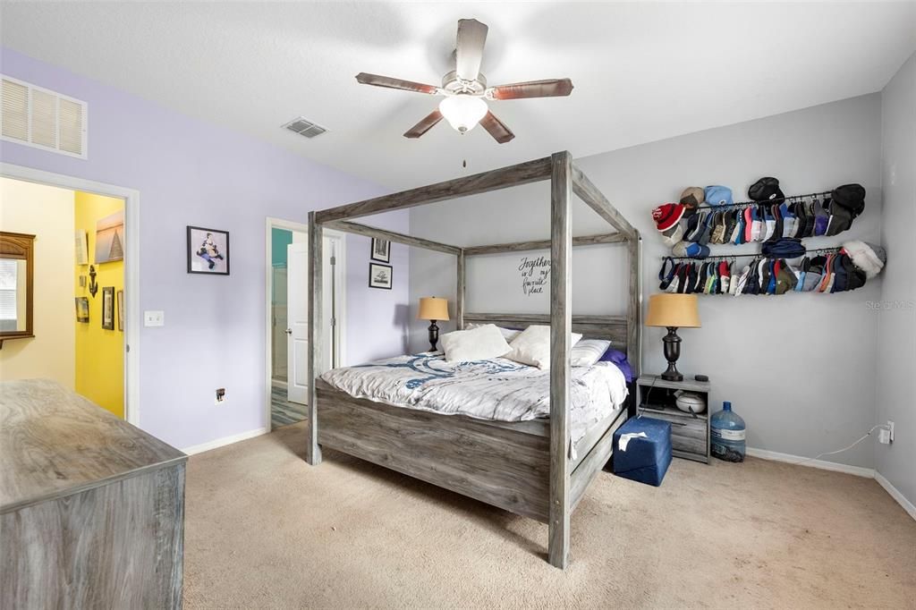 For Sale: $285,000 (4 beds, 2 baths, 1999 Square Feet)