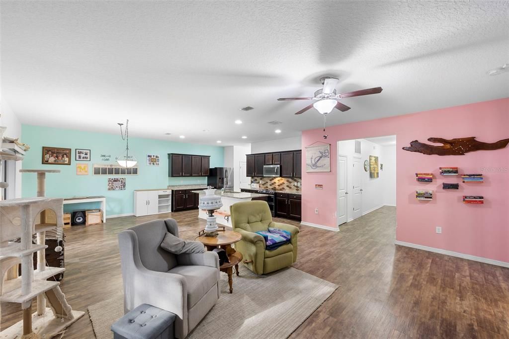 For Sale: $285,000 (4 beds, 2 baths, 1999 Square Feet)