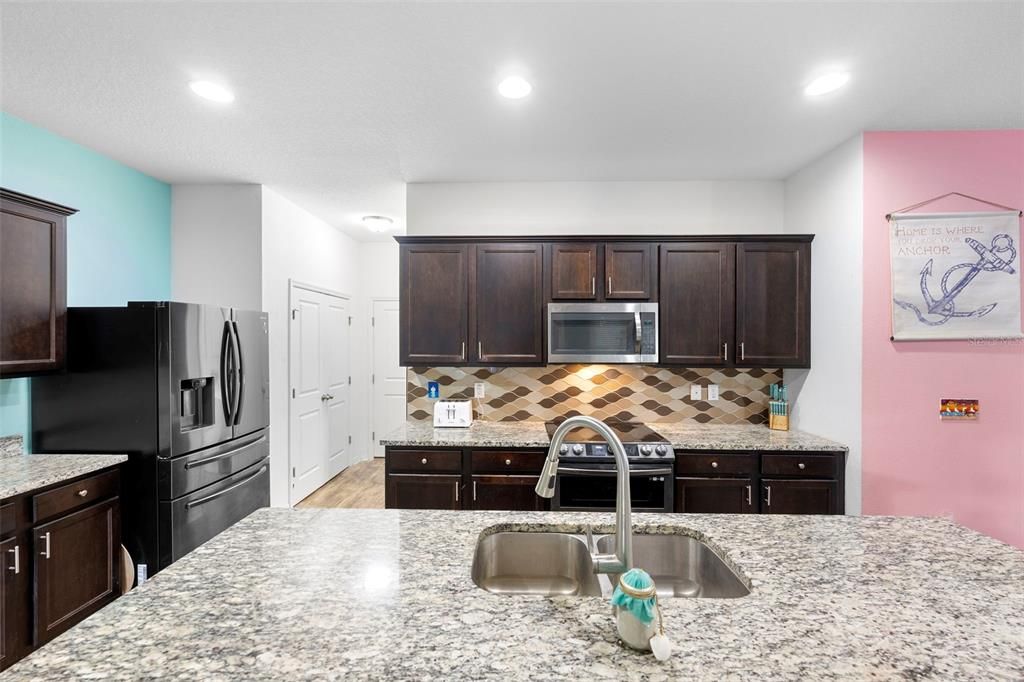 For Sale: $285,000 (4 beds, 2 baths, 1999 Square Feet)