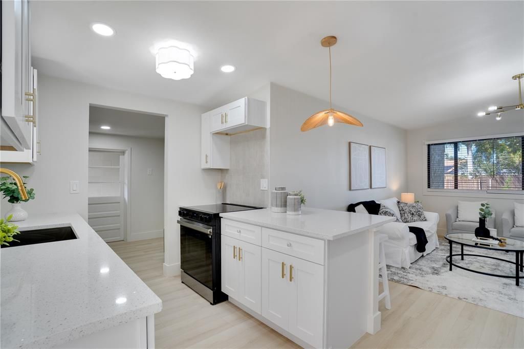 En Venta: $379,000 (3 camas, 2 baños, 1227 Pies cuadrados)