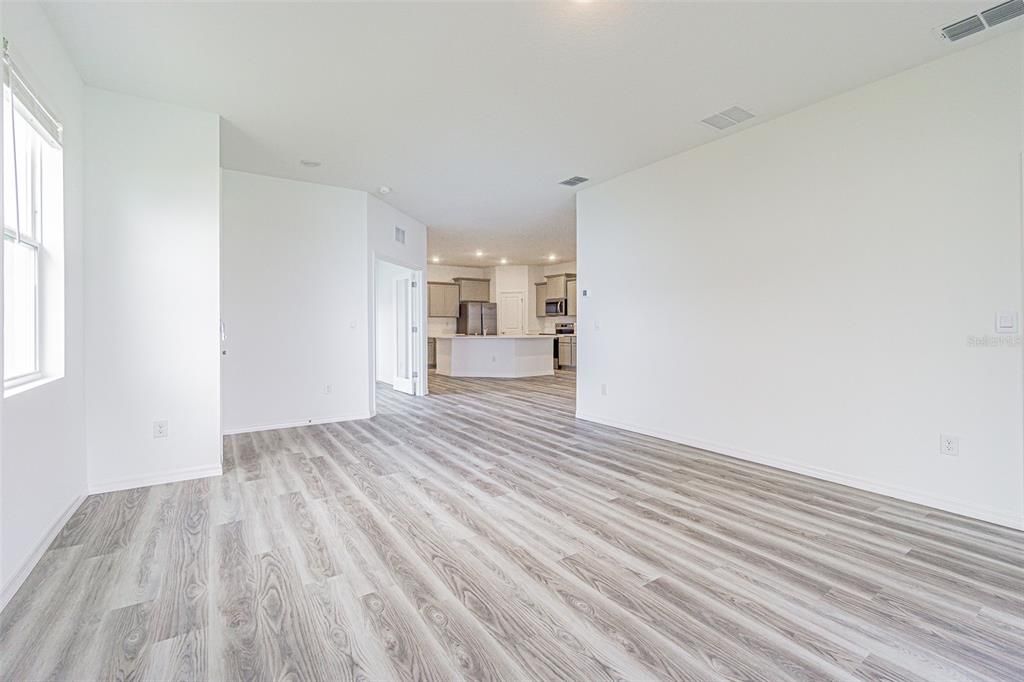 En Renta: $2,400 (3 camas, 2 baños, 1565 Pies cuadrados)